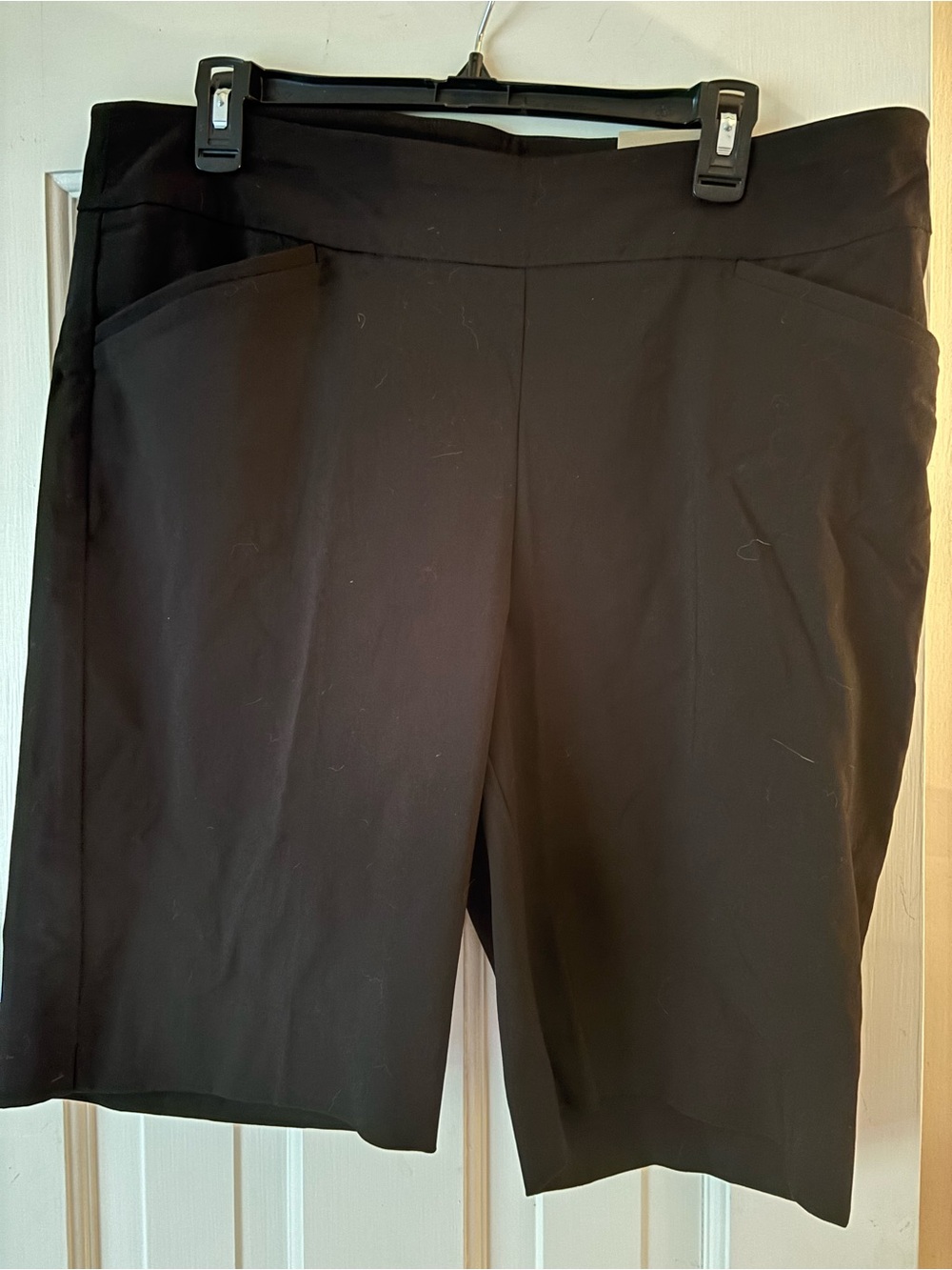 Chico's Black Women's Slim Perfect Stretch 10” Shorts NWT